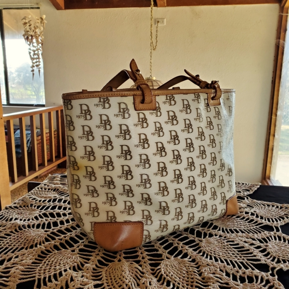 Dooney & Bourke Tote